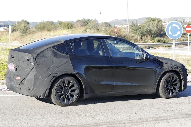 Vernieuwde Tesla Model Y Gesplitste Koplampen En Nieuwe Bips