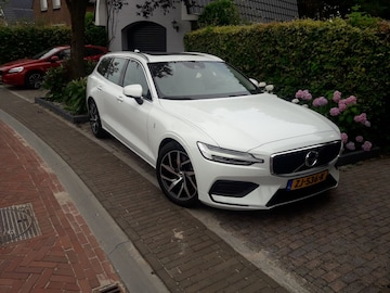 Volvo V60 T5 Momentum Pro (2019)
