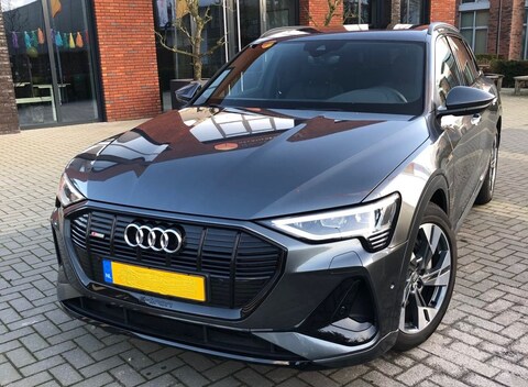 Audi e-tron 50 quattro Launch Edition Black (2019)