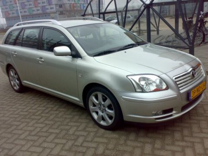 Toyota Avensis Wagon 2.0 16v VVT-i D4 Linea Luna