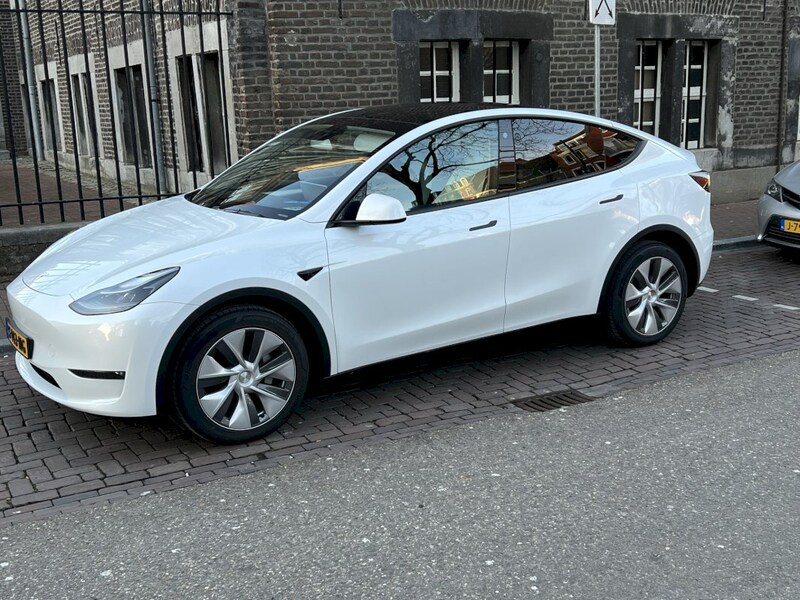 Tesla Model Y Long Range AWD (2023)