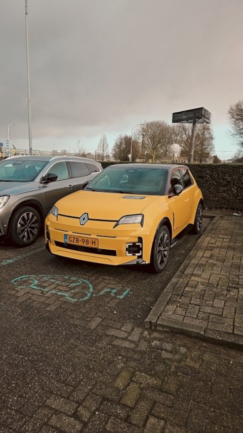 Renault 5 E-TECH comfort range iconic cinq