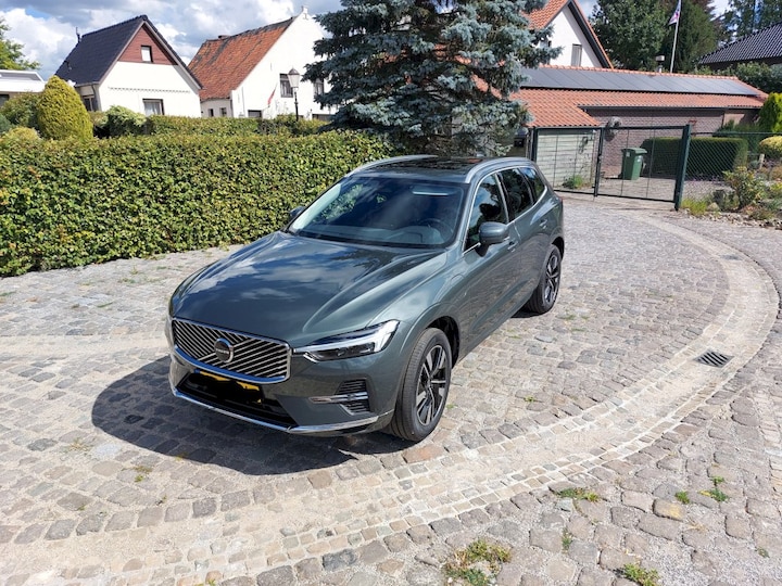 Volvo XC60 T6 Plug-in Hybrid AWD Plus (2025)