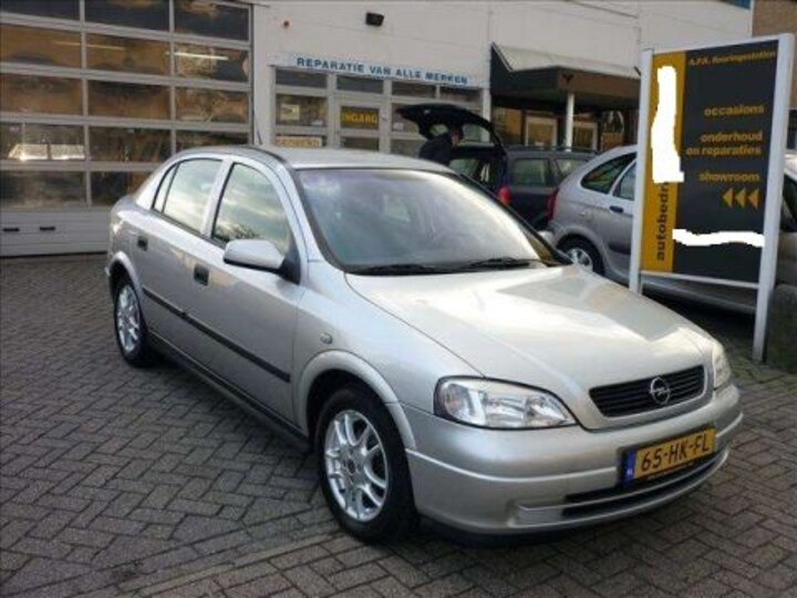 Opel Astra 1.6i-16V Pearl (2001)