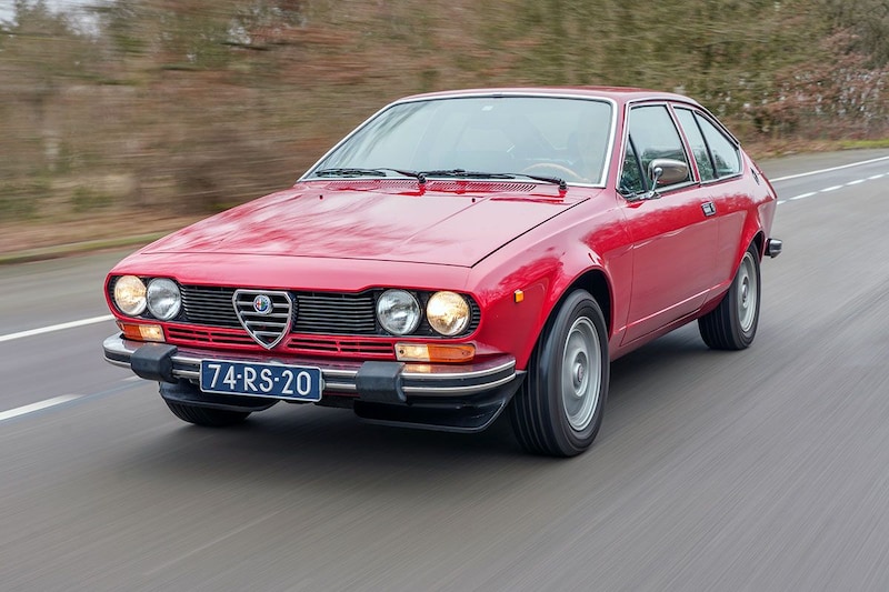 Alfa Romeo Alfetta GTV 2000 (1977) - Klokje Rond Klassiek