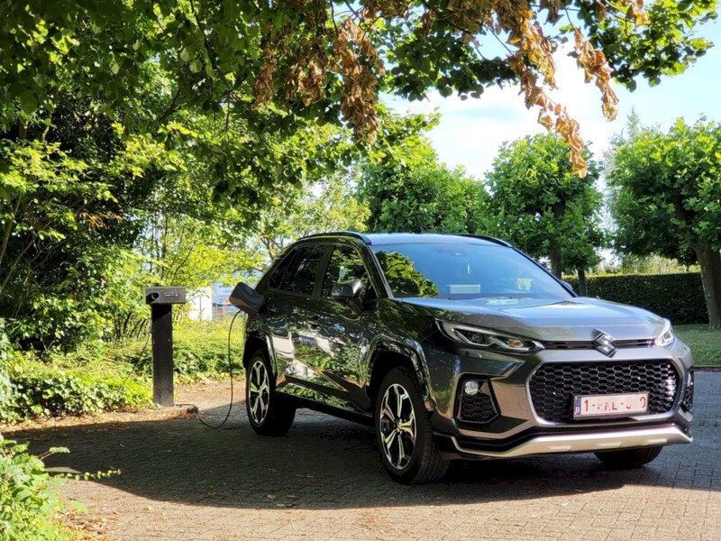 Suzuki Across 2.5 Plug-in Hybrid Style (2021)