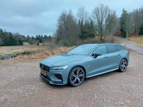 Volvo V60 T6 Plug-in Hybrid AWD Plus