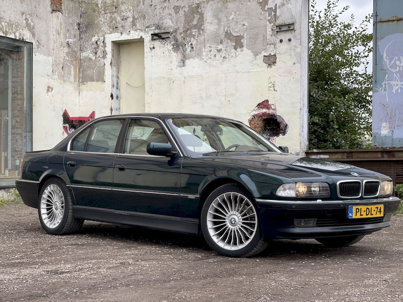 BMW 735i Executive (1996)