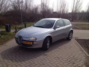 Alfa Romeo 147 2.0 T.Spark 16V Selespeed Distinctive (2001)