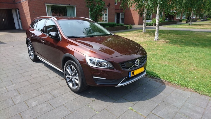 Volvo V60 Cross Country D3 Nordic+ (2017)