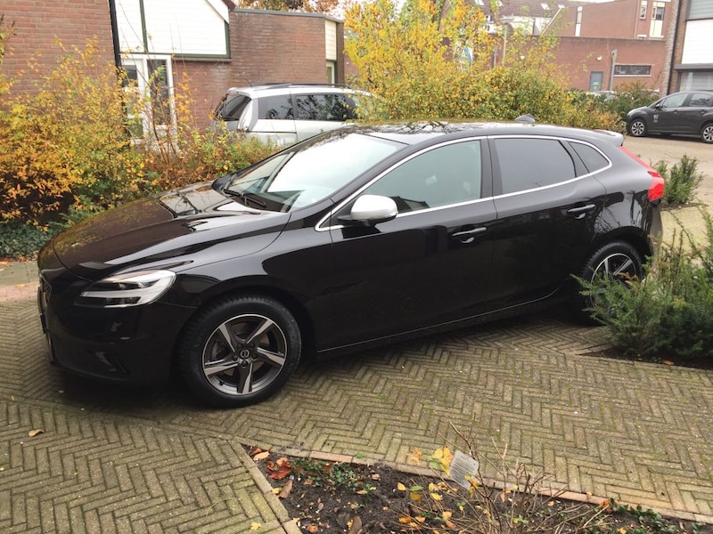 Volvo V40 T4 Business Sport (2018)