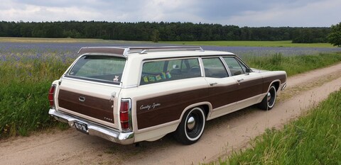 Ford LTD Country Squire
