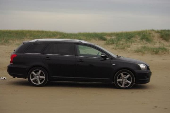 Toyota Avensis Wagon 2.2 D-4D D-CAT Executive