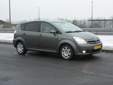 Toyota Corolla Verso 2.2 D-4D D-CAT Linea Luna (2006)