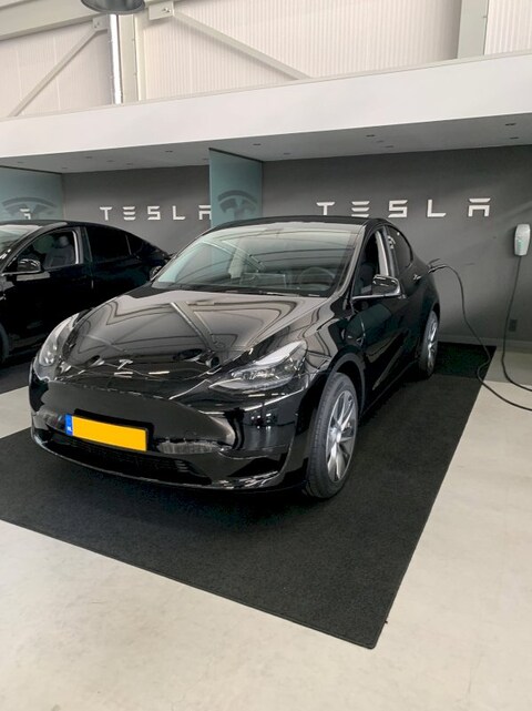 Tesla Model Y (2022)