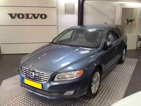 Volvo V70 D2 Momentum (2013)