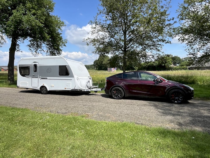 Tesla Model Y Long Range AWD (2023)