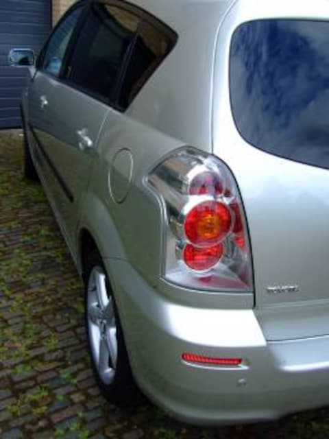 Toyota Corolla Verso 2.2 D-4D D-CAT Linea Luna (2005)