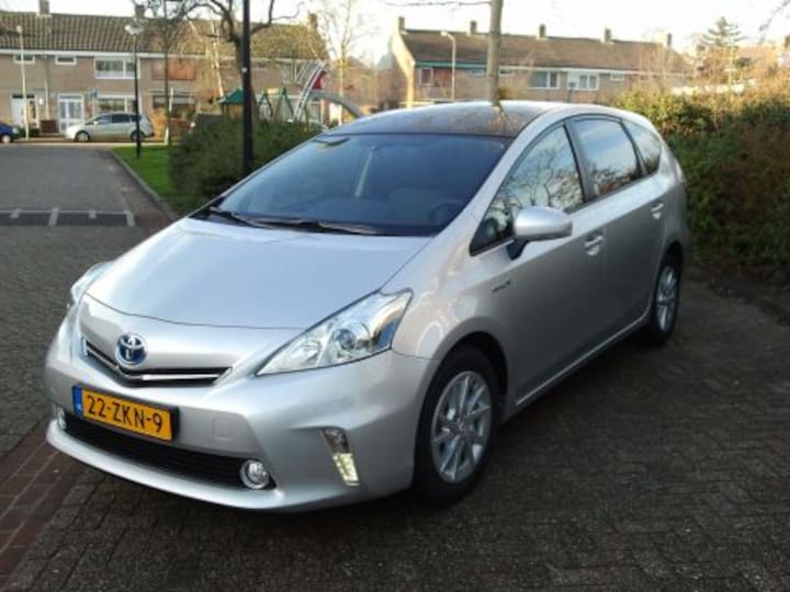Toyota Prius Wagon 1.8 HSD Aspiration (2013)