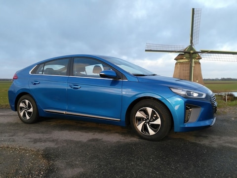 Hyundai Ioniq Hybrid First Edition