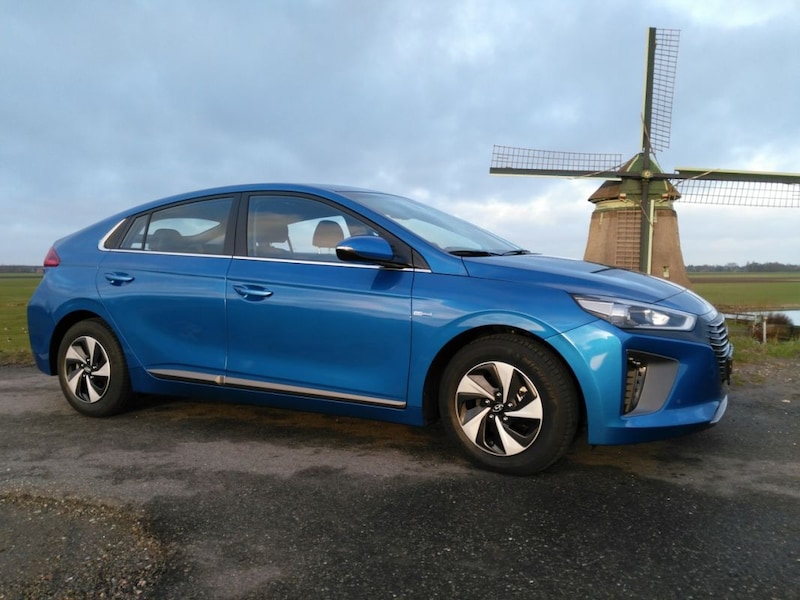Hyundai Ioniq Hybrid First Edition (2016)