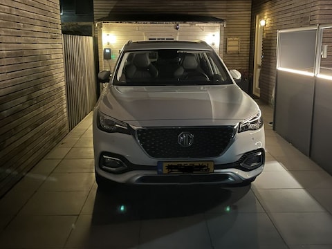 MG EHS Luxury (2021)