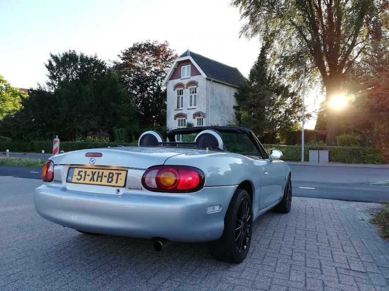 Mazda MX-5 1.8 (1999)
