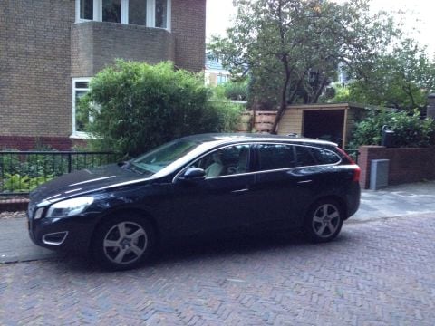 Volvo V60 T4 Momentum (2011)