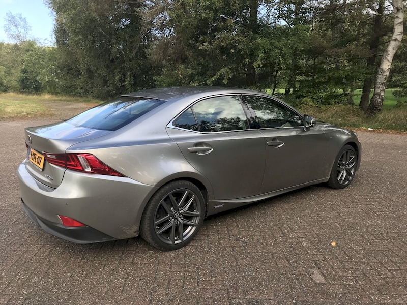 Lexus IS 300h Luxury Line (2014)