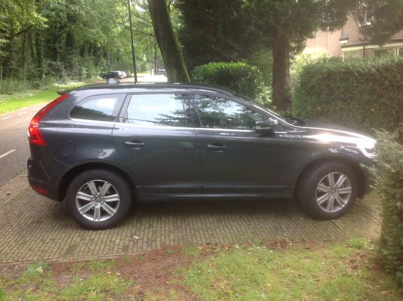 Volvo XC60 D4 Momentum (2015)