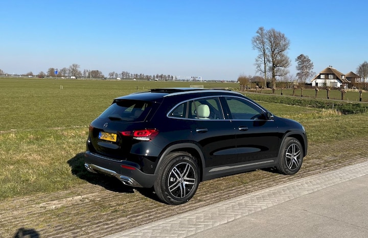 Mercedes-Benz GLA 180 Business Solution Luxury (2021)
