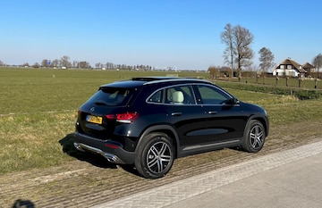 Mercedes-Benz GLA 180 Business Solution Luxury (2021)