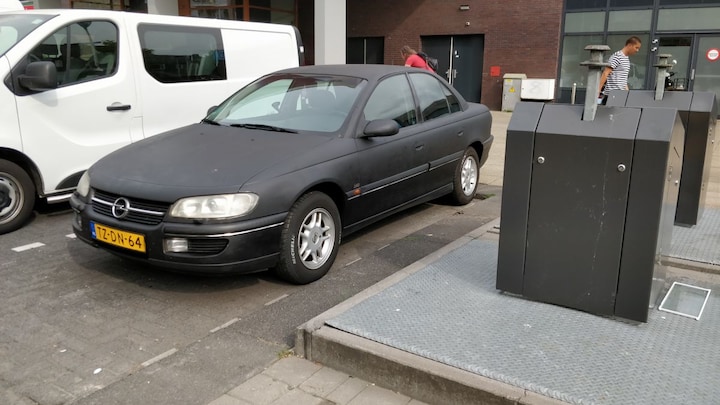 Opel Omega 2.0i-16V Sport (1998)
