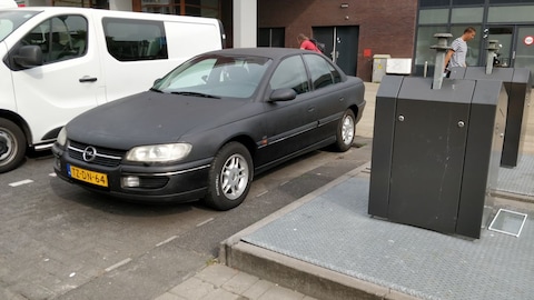 Opel Omega 2.0i-16V Sport