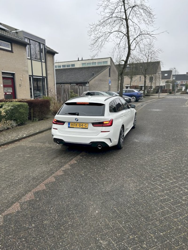 BMW 330e Touring Business Edition Plus (2021)