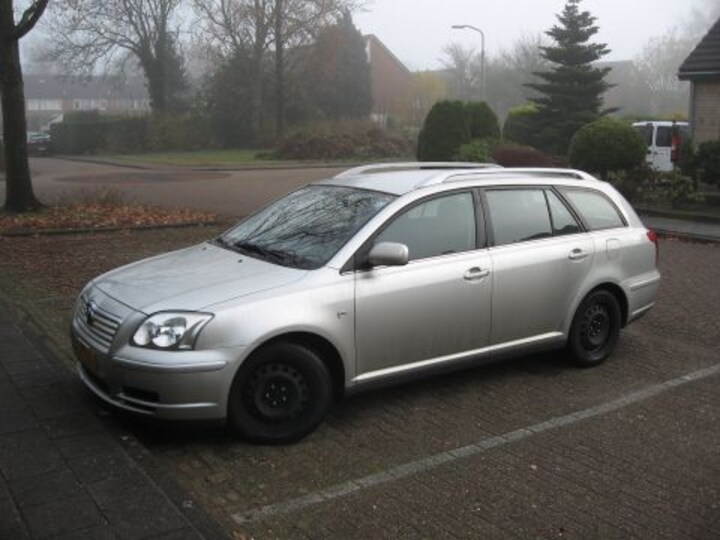 Toyota Avensis Wagon 2.0 D-4D Linea Terra (2005)