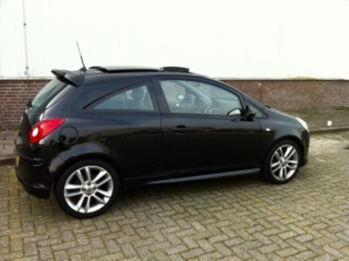 Opel Corsa 1.4-16V Cosmo