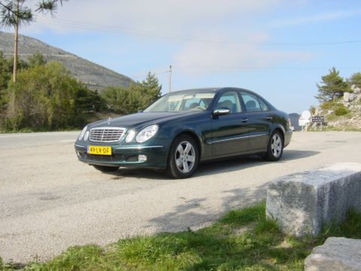 Mercedes-Benz E 240 Elegance (2003)