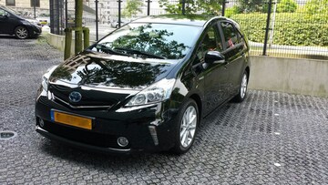 Toyota Prius Wagon 1.8 HSD Dynamic Business (2013)