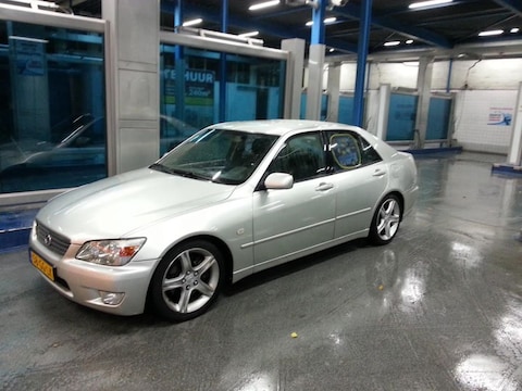 Lexus IS 200 Executive (2000)