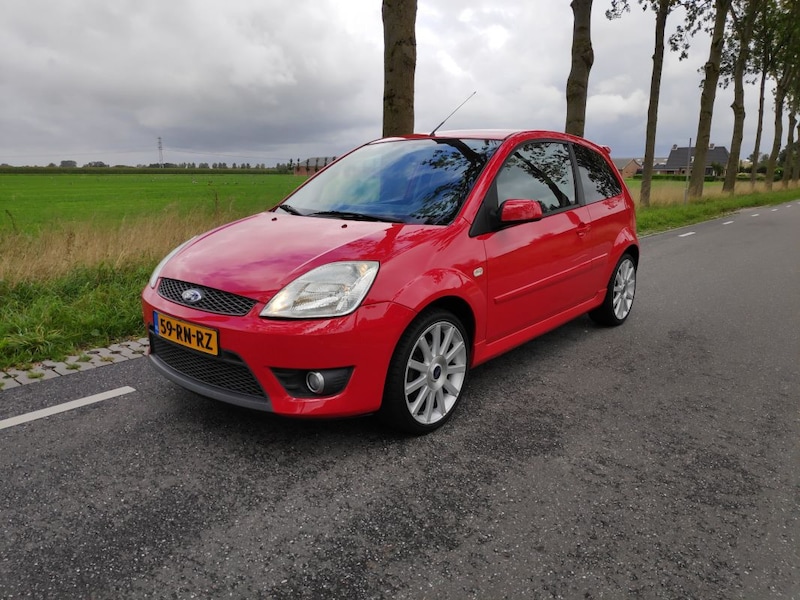 Ford Fiesta 2.0 16V ST (2005)