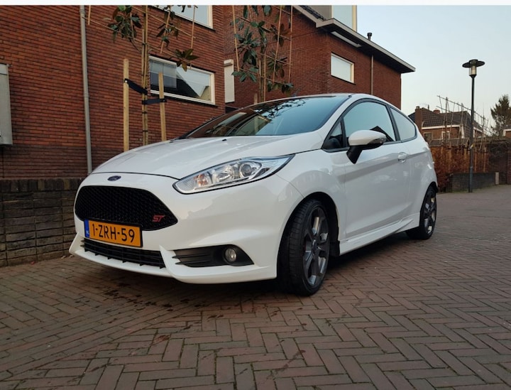 Ford Fiesta 1.6 EcoBoost ST2 (2015)