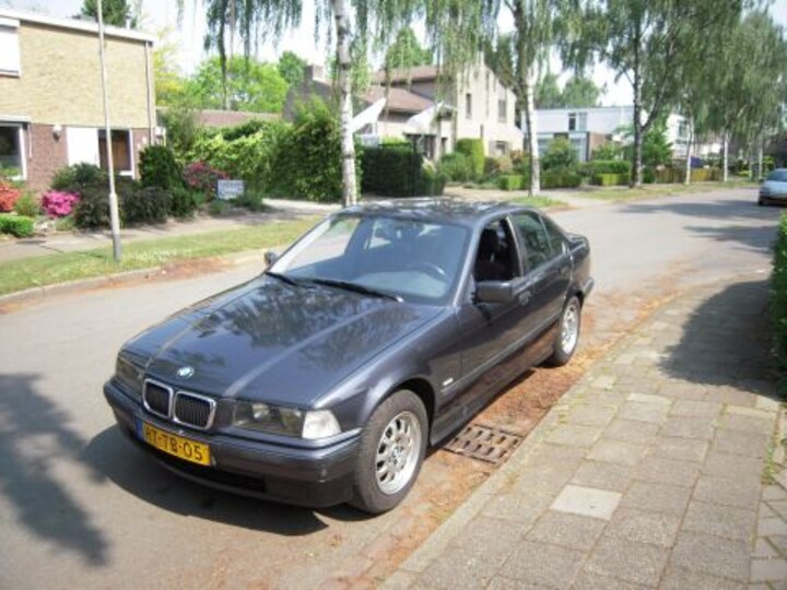 BMW 318i Executive (1997)