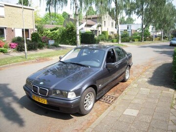 BMW 318i Executive (1997)
