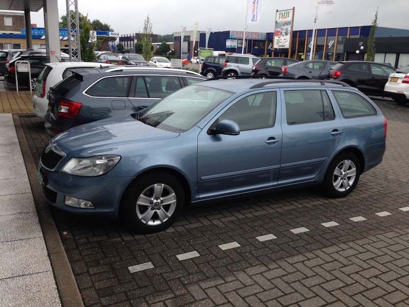 Skoda Octavia Combi 1.6 TDI GreenLine Businessline (2009)