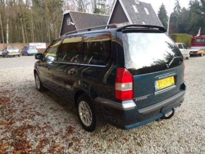 Mitsubishi Space Wagon 2.4 GLXi (2000)