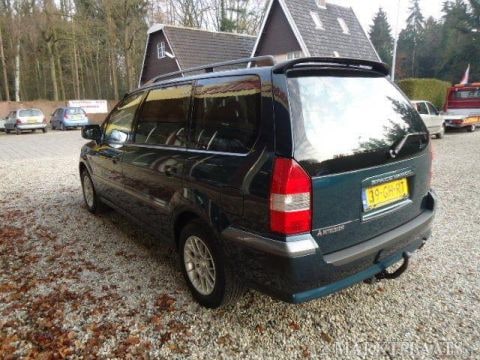 Mitsubishi Space Wagon 2.4 GLXi (2000)