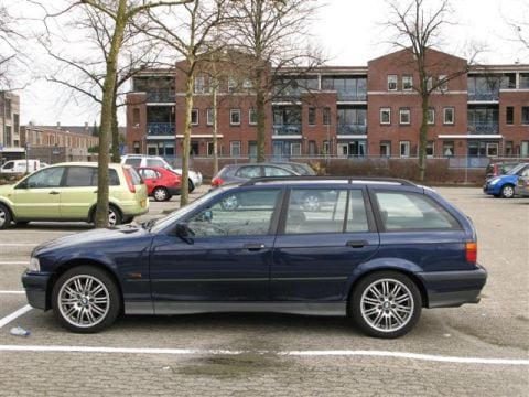 BMW 320i touring (1995)