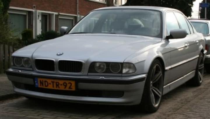 BMW 750i (1995)