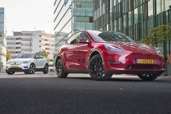 Volvo XC40 vs. Tesla Model Y